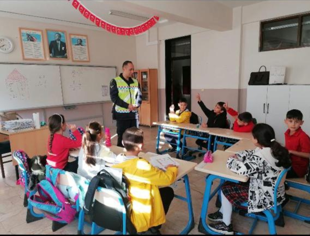 Sapanca İlçe Jandarma Komutanlığı Tarafından Trafik Bilgilendirme Semineri  Yapıldı.      