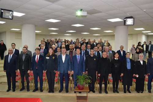İlçemizde 24 Kasım Öğretmenler Günü kutlama programı düzenlendi.