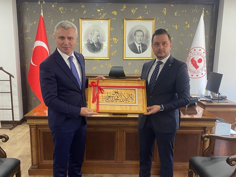 AK Parti İlçe Teşkilatı Kaymakamımız Sayın Şaban Arda YAZICI'yı Makamında Ziyaret Etti.